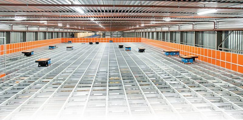 Umweltfreundliche Lösung: Dematic bietet mit ihrem Kommissioniersystem Auto­store einen geringeren Gesamtleistungsverbrauch. Ausserdem wird Energie zurückgewonnen während der Abbremsung durch die Roboter. (Dematic)