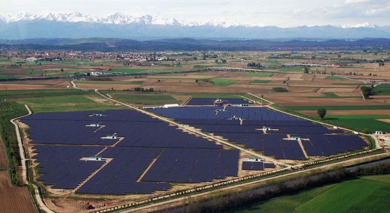 Dank IO-Link reduzierte sich der Engineering-Aufwand in einem Solarpark um 30 Prozent. (PNO e.V.)