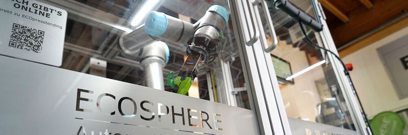 Roboter und Maschinen entlasten Mitarbeitende bei körperlich anstrengenden Aufgaben wie Heben und Transportieren, monotonen und repetitiven Aufgaben wie das Einlegen von Teilen sowie gefährliche Tätigkeiten.(Bild:  Ecosphere)