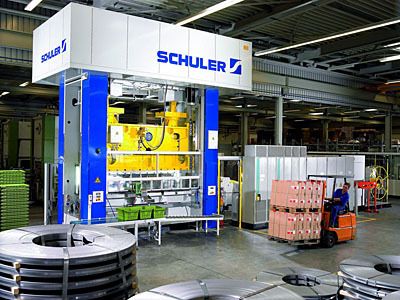 Bild 19: Stanz- und Umformautomaten mit Servo-Direkt-Technologie.  (Archiv: Vogel Business Media)