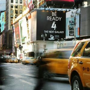 Samsung stellte das S4 am 14. März in New York vor und machte auch auf der Straße Werbung für das neue Modell.