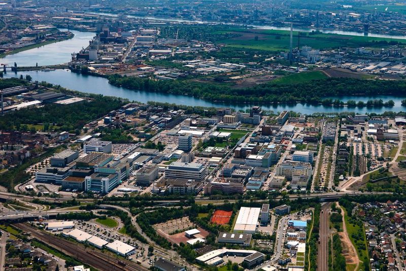 Platz 9: Roche/Genentech (37 Milliarden Euro) - Die größte Übernahme in der Schweizer Firmengeschichte geht auf das Konto von Roche. 2009 übernahm der Pharmakonzern nach zähen Verhandlungen über acht Monate hinweg das US-Biotechnologieunternehmen Genentech.  (Bild: Roche)