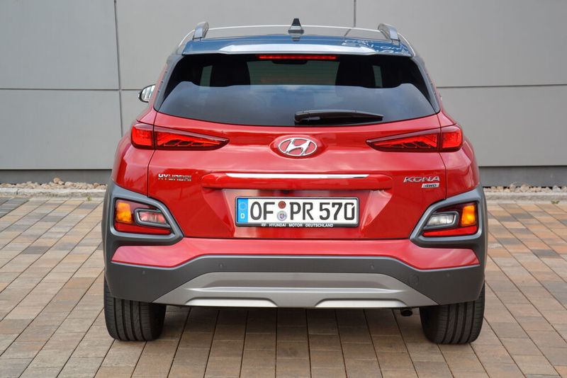 … auffällige Unterfahrschutz und die Leuchten am Heck prägen das Kona-Design. (Michel/»kfz-betrieb«)