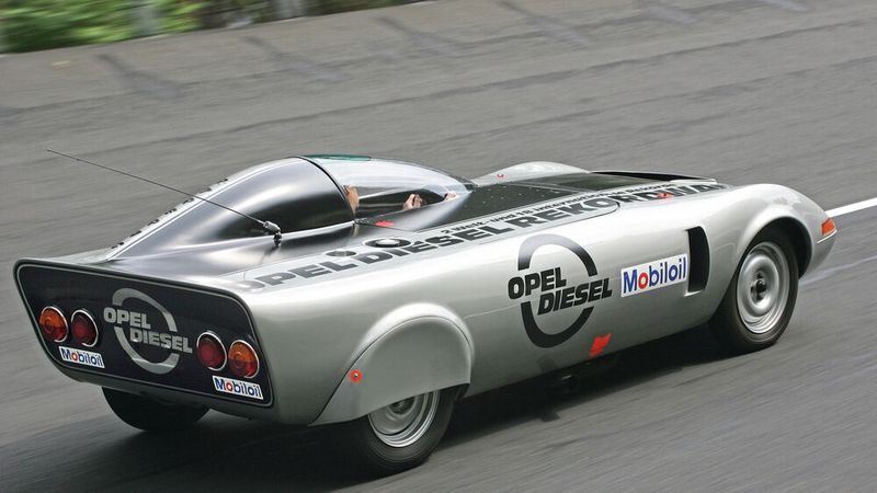 Scharfe „Nagelfeile“: Ein modifizierter GT mit Dieselmotor stellte 1972 bei Versuchsfahrten zwei Welt- und 18 internationale Rekorde auf. (Bild: Opel Automobile GmbH)