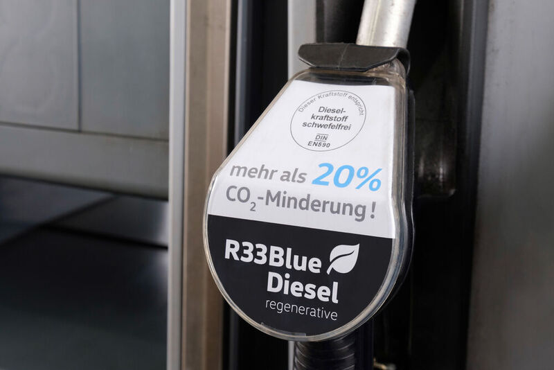 Nach sechs Jahren Entwicklung gibt es ihn zu kaufen: den Diesel „R33“, der zu 33 Prozent aus biologischen Komponenten besteht.