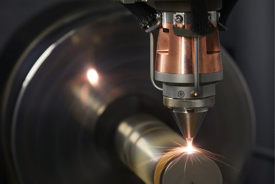 (Das Auftragschweißen bietet Vorteile zum Beispiel durch hybride Bauweisen. Bild: Ralf Baumgarten)