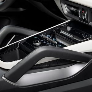 Auch im Innenraum hat sich einiges getan.(Bild:  Autoren-Union Mobilität/Porsche)