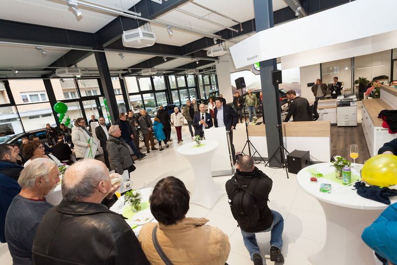 Rund 500 Besucher waren gekommen, schließlich gab es an diesem Tag Sondermodelle und Aktionszulassungen mit Preisvorteil zu besichtigen – und zu kaufen. (Bild: Hardenberg-Gruppe)