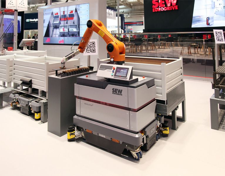 SEW-Eurodrive hat den mobilen Handlingsassistenten erstmals auf der Hannover Messe 2015 gezeigt. (Bild: Jochen Hahn, SEW-Eurodrive)