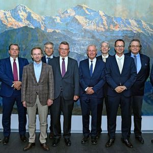 Vorstand und Geschäftführung des neuen Verbandes Swiss Medtech (v.l.n.r.): Roman Iselin, Johnson & Johnson, Harald Schatzl, Mediwar AG, Beat Egli, Zimmer Biomet, Peter Biedermann, Geschäftsführer, Nationalrat Urs Gasche, Co-Präsident, PD Dr. med. Rubino Mordasini, Co-Präsident, Dr. Gerhard Bauer, Straumann AG, Jörg Baumann, Stellv. Geschäftsführer, Prof. Dr. Lutz-Peter Nolte, Universität Bern, Simon Michel, Ypsomed AG. 