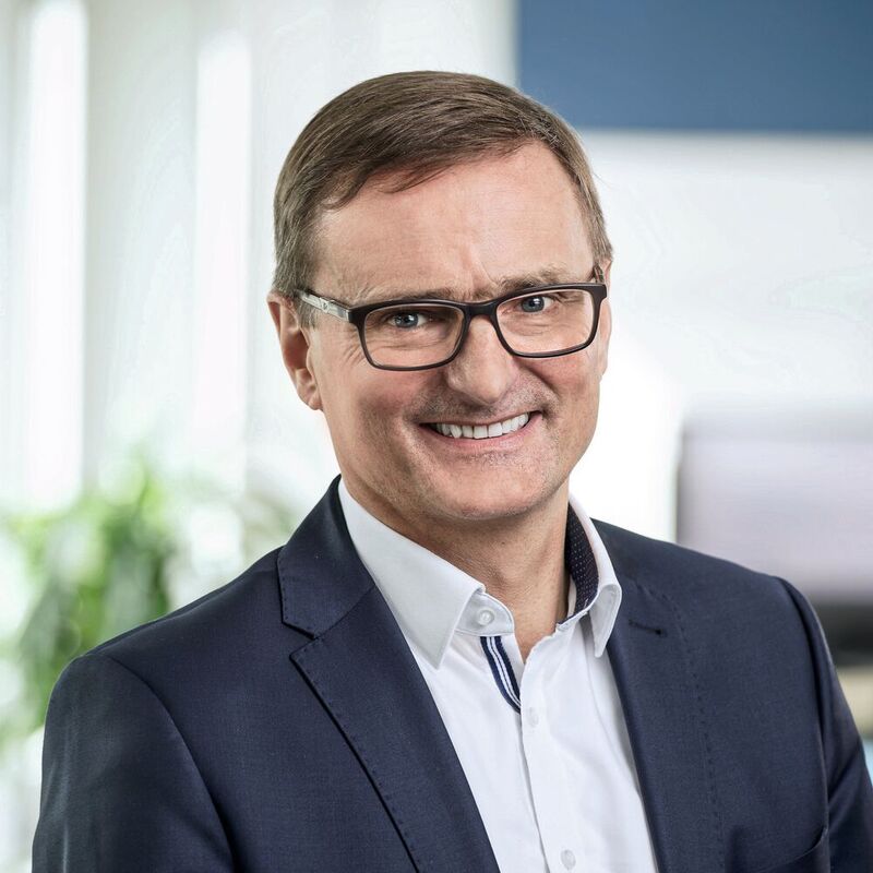Gerd Scheller, Country CEO von Siemens Schweiz, ist mit dem Geschäftsverlauf  zufrieden und blickt in die Zukunft: «Mit der Entwicklung moderner digitaler Lösungen  verändern sich viele Berufsbilder. Hier setzen wir auf die Aus- und Weiterbildung  unserer Mitarbeitenden und investieren zudem in die nächste Generation.»