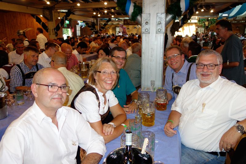 (v. l.) Robert Schneid-Karl, mip, Ursula Ziegler, Hans Fengel, IBM, Robert Jordan, Bechtle, und Andreas Grottel, IBM. (Bild: IT-BUSINESS)