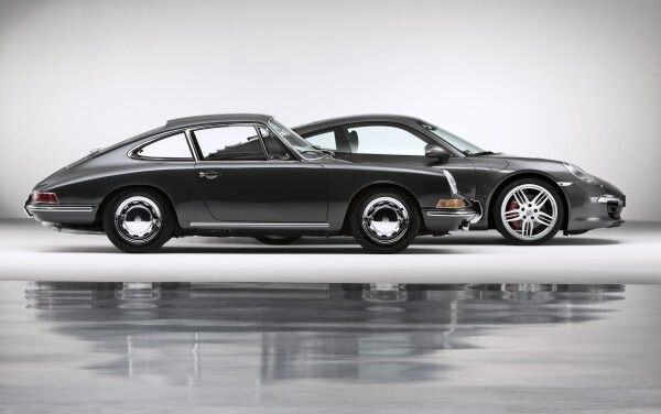 Porsche 911 Carrera 4S Coupé und Porsche 911 2.0 Coupé (Baujahr 1964) (Bild: Porsche)