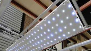 Demonstrator für ein großflächiges Beleuchtungselement einer künftigen Innenneinrichtung. (Bild: Philips)