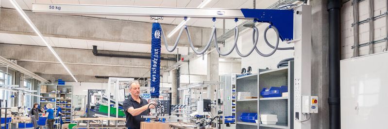 Der Flachausleger aus Aluminium ermöglicht ergonomisches Arbeiten auch in niedrigeren Räumen. Der Flachausleger aus Aluminium ermöglicht ergonomisches Arbeiten auch in niedrigeren Räumen.