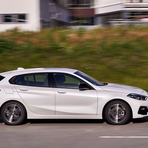 (BMW)