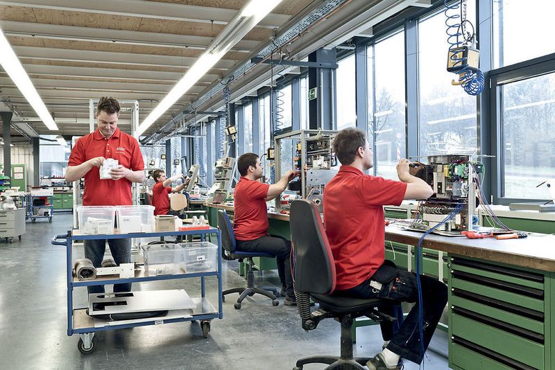 Bei Eldec liegt der Automatisierungsgrad bei der Herstellung der Generatoren sehr weit unten. (Eldec)