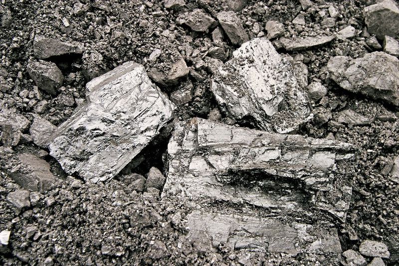 Mit Öl kontaminiertes Schüttgut aus dem pneumatischen Förderprozess (Bild: Aerzen)