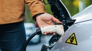 Die Nachfrage ist verhalten – wir werfen einen Blick auf den Markt und darauf, wie der Handel reagiert. (Bild: © andrew_shots, T. Michel - stock.adobe.com)