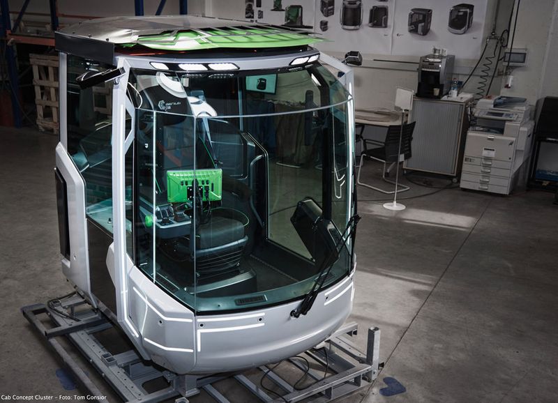 Bosch hat seine Produkte zusammen mit Partnern in eine Fahrerkabine der Zukunft integriert. Das Projekt „Cab Concept Cluster“ besteht aus einem Netzwerk bekannter Zulieferer, der technischen Hochschule Dresden und dem Verband der Baubranche, Umwelt- und Maschinentechnik. (Bild: Bosch/Tom Gonsior)
