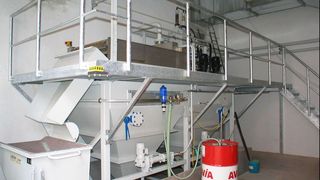 Die Kühlschmierstoff-Zentralanlage kann 18 Maschinen mit Kühlschmierstoff versorgen. (Archiv: Vogel Business Media)