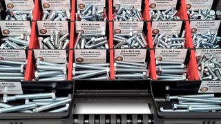 Eine Box mit Schrauben! Bald könnten diese wichtigen Zulieferteile den OEMs schmerzlich fehlen, denn die Lieferanten steuern wegen der horrenden Energiepreise rasant auf die roten Zahlen zu. Die Verbände IBU, IMU und DSV fordern deshalb jetzt Hilfe durch die Kunden. (Bild: DSV)