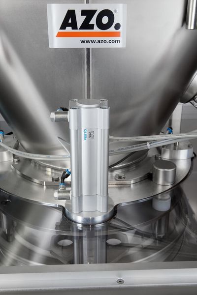 ... using the pneumatic linear drives from Festo. (Festo/AZO)