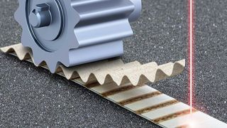 Am Fraunhofer-IWS haben die Forschenden erkannt, dass man mit dem CO-Laser Papier kleben kann. Kombiniert man den Effekt mit dem Heißpressen, gelingt die Herstellung von Wellpappe, wie hier zu sehen. (Fraunhofer-IWS)