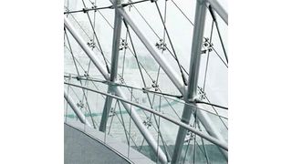 Jahresausblick 2017 angehoben: Schmolz + Bickenbach erwartet ein EBITDA zwischen 200 und 220 Mio. Euro. Die Absatzmenge im zweiten Quartal 2017 ist aufgrund anhaltend robuster Nachfrage in den meisten Produktgruppen, Endmärkten und Regionen annähernd stabil geblieben, verglichen zum zweiten Quartal im Vorjahr. Das EBITDA ist bei EUR 69,6 Millionen, verglichen mit EUR 52,5 Millionen zum zweiten Quartal im Vorjahr; die bereinigte EBITDA-Marge liegt bei 9.9 Prozent. (Schmolz + Bickenbach)