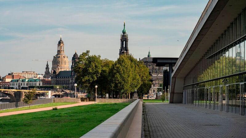 Die Schraubtec Ost begrüßt am 17. November 2022 das Fachpublikum im Internationalen Congress Center Dresden.