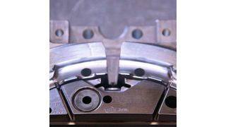 Prozesssicher bis in die kleinsten Ecken: Details eines 1K-Werkzeugs, das mit den Werkzeugen HGOF 
(Ø 2–8), EPDBE/EPDRE (Ø 0,4–6), EPP (Ø 3–6) komplett gefräst wurde. (Bild: Hitachi)