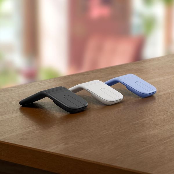 Logitech bietet die Consumer-Version der Mobi Fold in den drei Farben Graphite, Lilac und Off-White an. Die Business-Variante mit Logi-Bolt-Empfänger gibt es nur in Graphite. (Bild: Logitech)