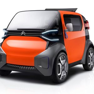 Zwei Türen, zwei Sitze, 2,50 Meter lang, dabei nur 1,50 Meter breit und exakt genauso hoch – der Ami One sieht aus wie ein Würfel auf Rädern.(Bild:  Citroën)