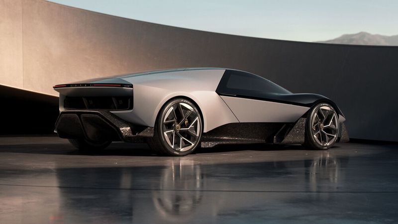 Wie ein eleganter Bogen spannt sich das Dach über die dreisitzige Flunder, die Räder sind 20 und 21 Zoll groß. (Bild: sp-x)