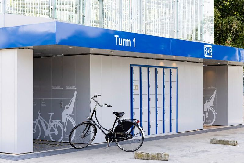 Nutzer können ihre E-Bike-Akkus sicher verstauen und laden.   (Bild: Iris Terzka, Region Hannover)