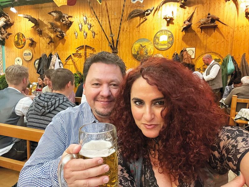 Prost! Wenn Gerit Günther (Acer) einlädt, ist Besa Agaj (IT-BUSINESS) immer dabei. (Bild: Vogel IT-Medien GmbH)