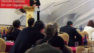 Lasys meets Turkey: Fachvorträge über das gesamte Anwendungsspektrum modernster Lasertechnik sowie eine Parallelausstellung namhafter Laser-Experten, haben in Istanbul ein Informationsfeuerwerk in Sachen Laser-Materialbearbeitung für potenzielle Anwender aus der türkischen Automobilbau-Szene entfacht. (Bild: Messe Stuttgart)