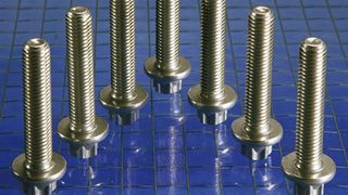 Bild 1: Die Aluminiumschrauben vom Typ Alufast wurden für die Verschraubung von Magne-siumkomponenten entwickelt. Bild: Arnold Umformtechnik (Archiv: Vogel Business Media)