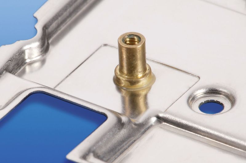 Das Onsert-Verfahren ermöglicht auf Blechstärken unter 0,5 mm sowie nichtmetallischen Leichtbauwerkstoffen zu kleben.  (Bild: Delo)