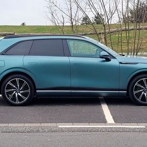 Mit der 98 kWh großen Batterie kommt die Long-Range-Variante 570 Kilometer weit.(Bild:  Wehner - VCG)