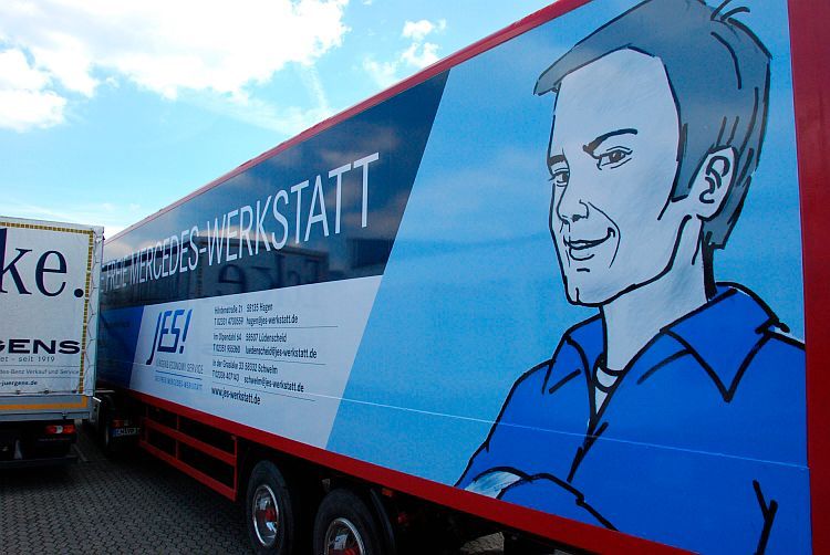 Mit großangelegter Werbung macht Jürgens JES bekannt. (Foto: Rosenow)