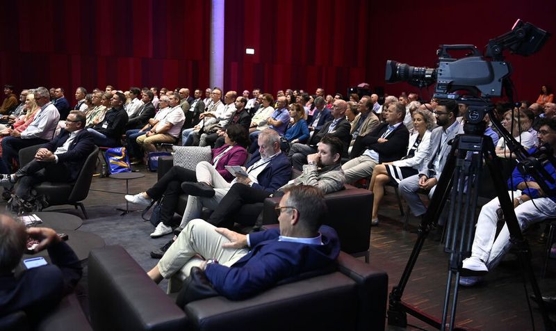 Teilnehmer im Plenum (Bild: KMU Swiss AG / Foto Wagner / Alexander Wagner)