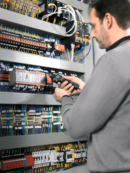 Die Weiterentwicklung der passiven Klemme mit steckbaren Komponenten, passendem Zubehör tragen zur Prozessoptimierung des Kunden bei. Auch das zeitaufwändige Durchklingeln gehört der Vergangenheit an. Bild: Weidmüller (Archiv: Vogel Business Media)