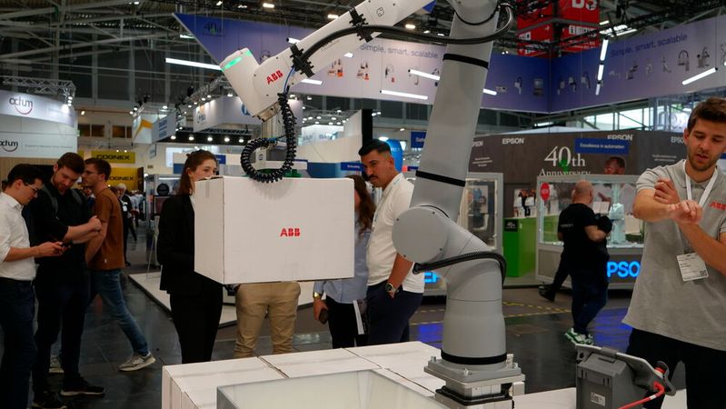 ABB will sich in Zukunft auf Elektrifizierung, Prozessautomation und Antriebstechnik konzentrieren.(Bild:  Sandro Kipar/VCG)