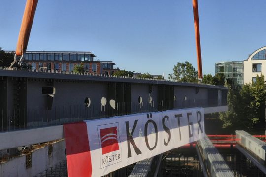 (Die sogenannten Preflex-Träger werden im Brückenbau bei kleinen und mittleren Stützweiten bis etwa 46 Meter eingesetzt. Beim Bauvorhaben Mucon München erfahren sie ihren ersten Einsatz im Hochbau. Bildquelle: Köster GmbH)