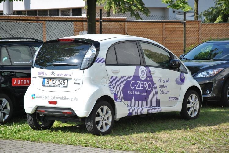 Im Zeichen der Zeit: ökonomischer Werkstattersatzwagen mit E-Antrieb. (Foto: Dominsky)