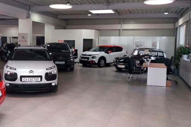 Die vom Importeur verlangten neuen Fliesen hat das Autohaus Deckert bereits verlegt. (Autohaus Deckert)