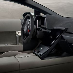 Im Innenraum setzt der Nuvolari auf sportliche Klarheit.(Bild:  Audi)