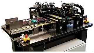 Der neue Sciflexarrayer S100 erfüllt die Anforderungen an die High-throughput-Produktion der meisten Bioarray-Formate.  (Bild: Scienion)