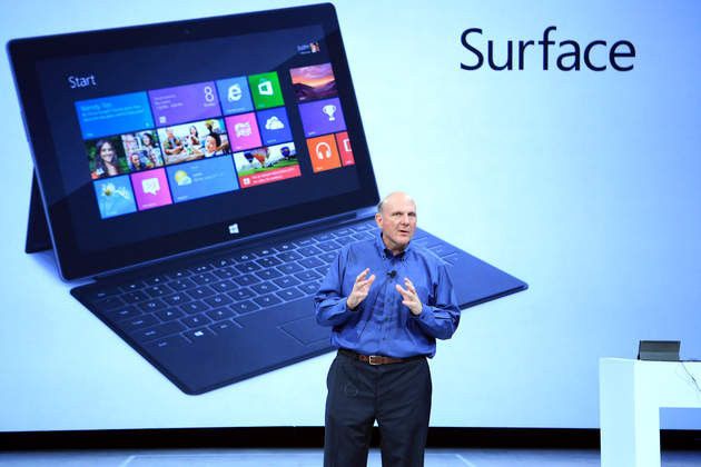 Juni 2012: Microsoft-Chef Steve Ballmer stellte das Surface vor – der Software-Riese baut die Hardware nun selbst. Apples Konzept – die Einheit von Hardware und Software – hat scheinbar auch den ehemaligen „Erzfeind“ überzeugt. (Archiv: Vogel Business Media)